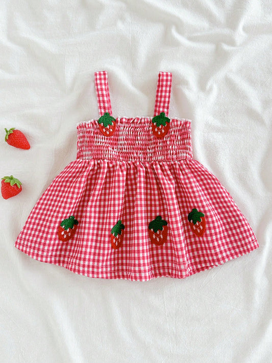 فستان بناتي بنقشة فراولة مطرزة ومربعات – فستان صيفي بلا أكمام باللونين الأحمر والأبيض
