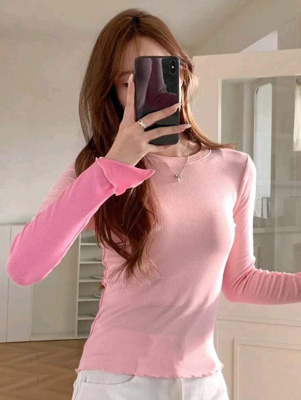 بلوزة نسائية بأكمام طويلة – تصميم ضيق بلونين