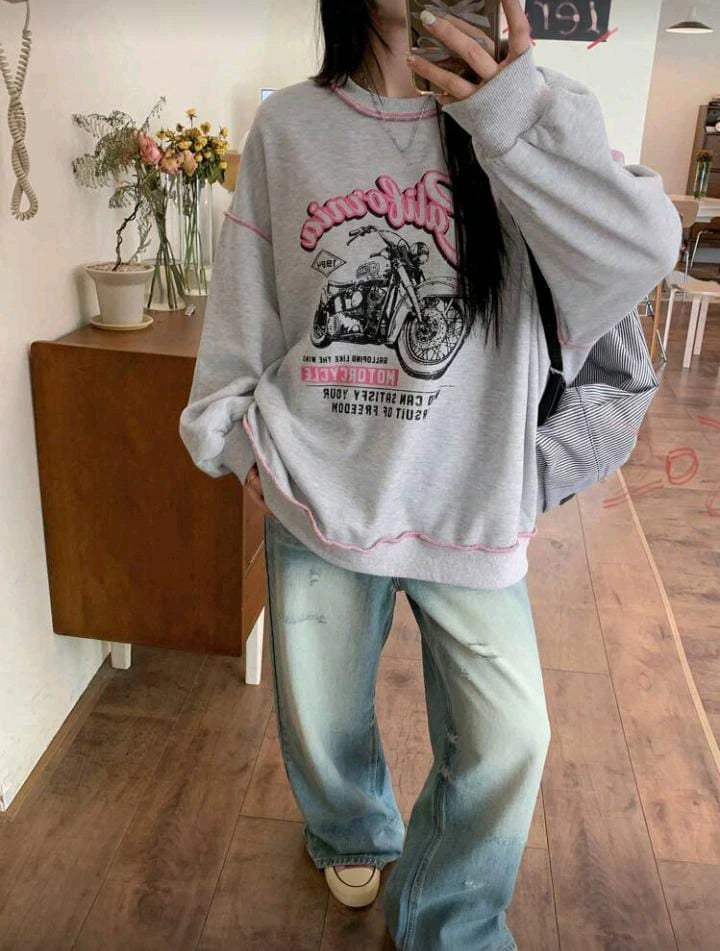 Women Oversized Sweatshirt with California Motorcycle Print – Grey