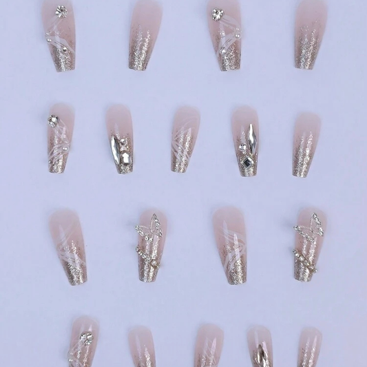 أظافر فاخرة قابلة للتركيب بتصميم فراشة من حجر الراين – طقم أظافر فضي لامع طويل
