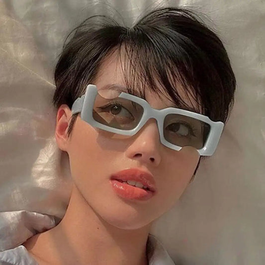 نظارات شمسية بيضاء عصرية بعدسات فاتحة اللون