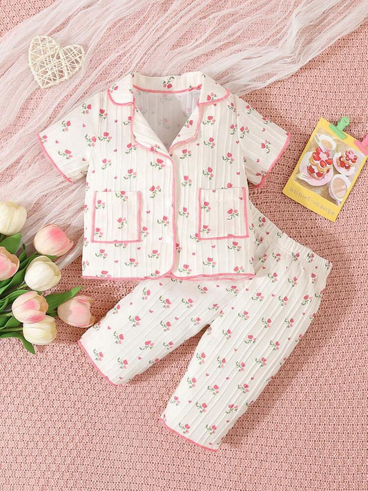 طقم بيجاما بناتي قطعتين بنمط الأزهار - طقم ملابس نوم بقميص بأكمام قصيرة وأزرار وبنطال طويل
