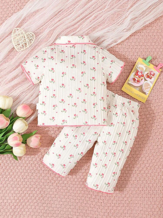 طقم بيجاما بناتي قطعتين بنمط الأزهار - طقم ملابس نوم بقميص بأكمام قصيرة وأزرار وبنطال طويل