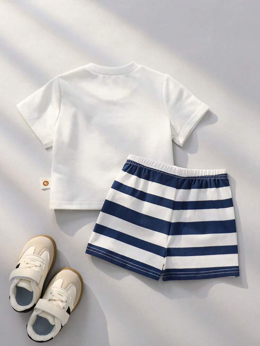 طقم شورت مخطط وتي شيرت مرقع بدب للأولاد الرضع – طقم صيفي باللونين الأبيض والكحلي