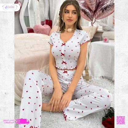طقم بيجاما نسائي أبيض - بلوزة بحواف ملونة وطبعات قلوب حمراء، مع