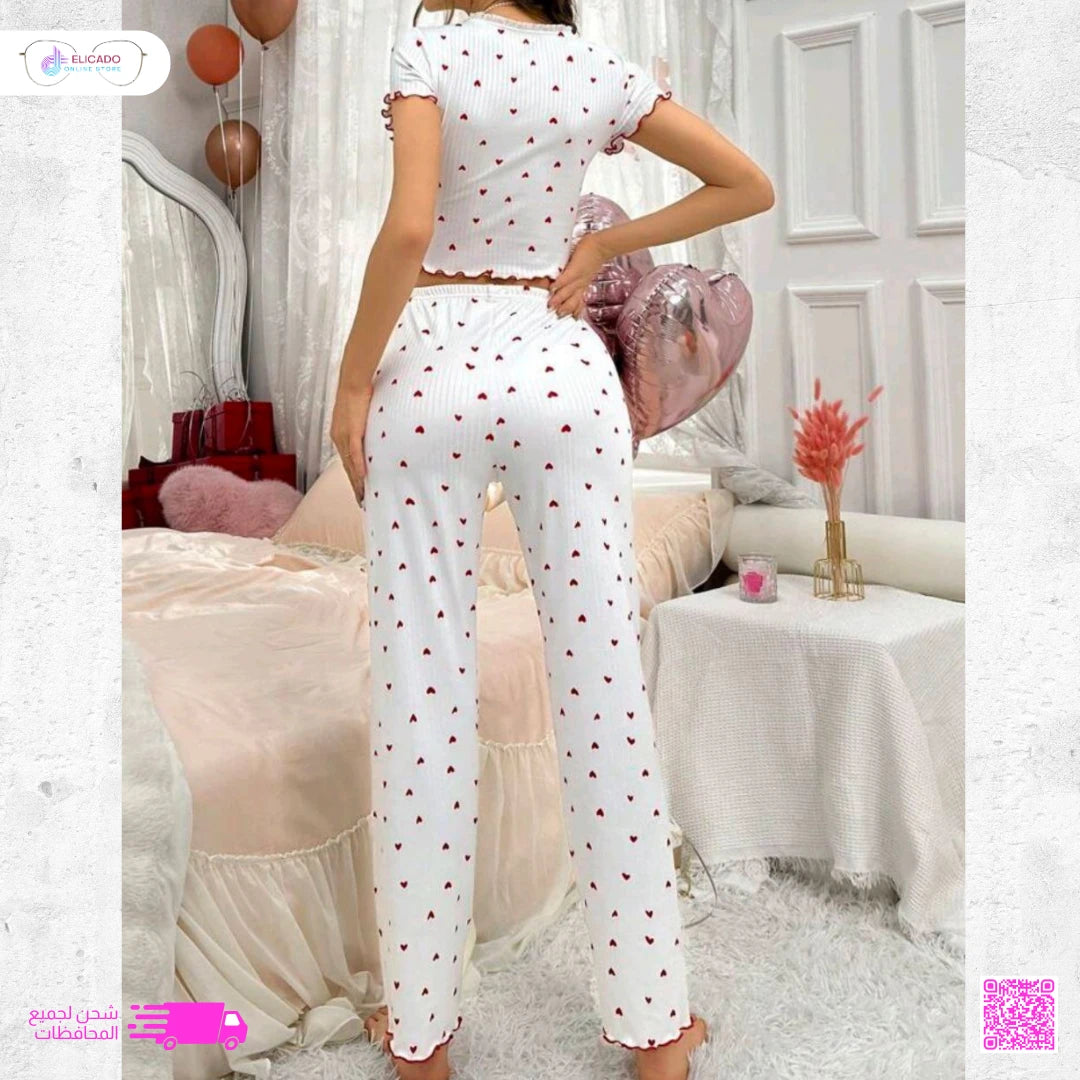 طقم بيجاما نسائي أبيض - بلوزة بحواف ملونة وطبعات قلوب حمراء، مع