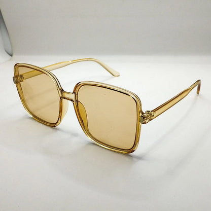 نظارات شمسية عصرية بألوان متعددة – إطلالة فريدة تناسب جميع المناسبات