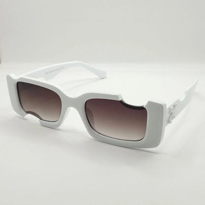 نظارات شمسية بيضاء عصرية بعدسات فاتحة اللون
