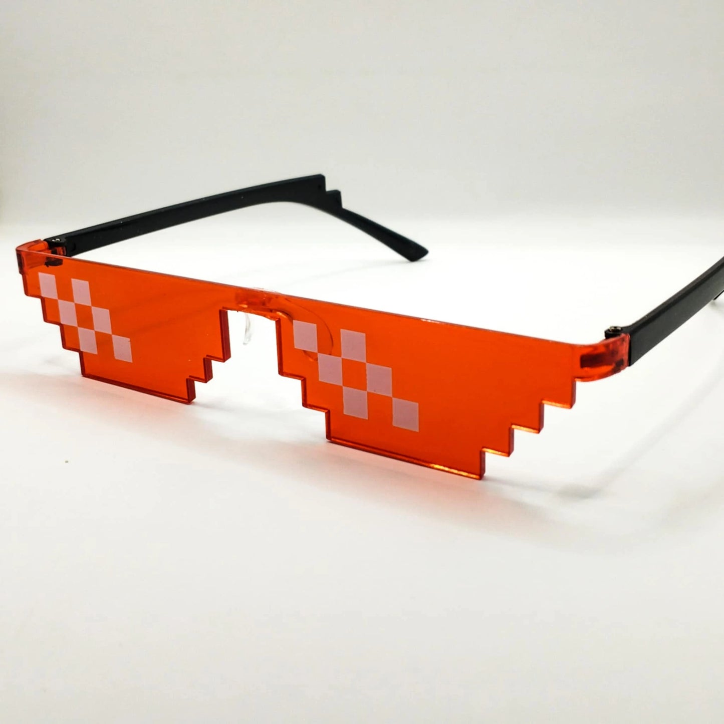 نظارات ألعاب بتصميم بكسل - قطعة أزياء فريدة وعصرية