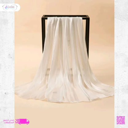 وشاح نسائي باللونين الأسود والأبيض مصنوع من قماش ناعم