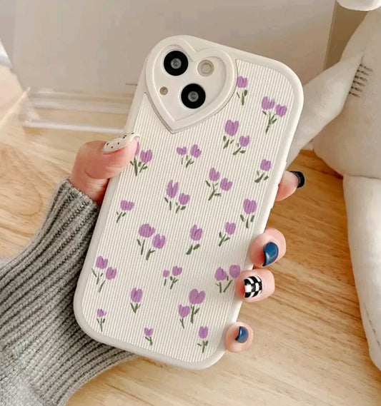 جراب هاتف أبيض ناعم مزين بالزهور مع فتحة للكاميرا على شكل قلب - زهرة بنفسجية