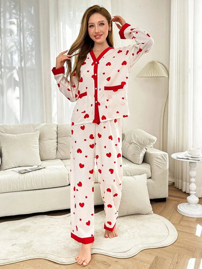 طقم بيجاما قطني نسائي من قطعتين - أبيض بطبعة قلب أحمر - بلوزة بأكمام طويلة
