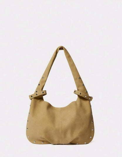 حقيبة كتف من جلد الغزال البيج - تصميم كلاسيكي منحني مع دبابيس فضية