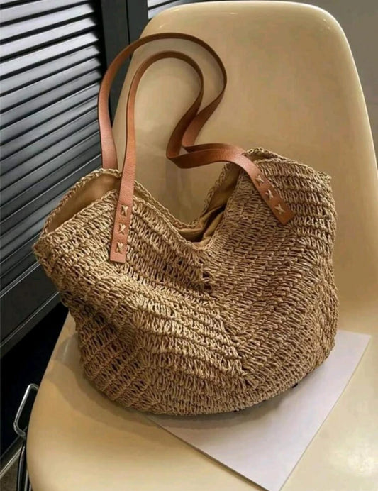 حقيبة يد من القش المنسوج - بنمط بوهيمي مع أحزمة من الجلد الصناعي البني