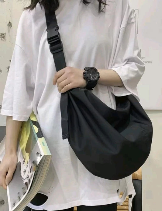 حقيبة كروسبودي من بلاك كريسنت - قماش خفيف الوزن مع حزام قابل للتعديل