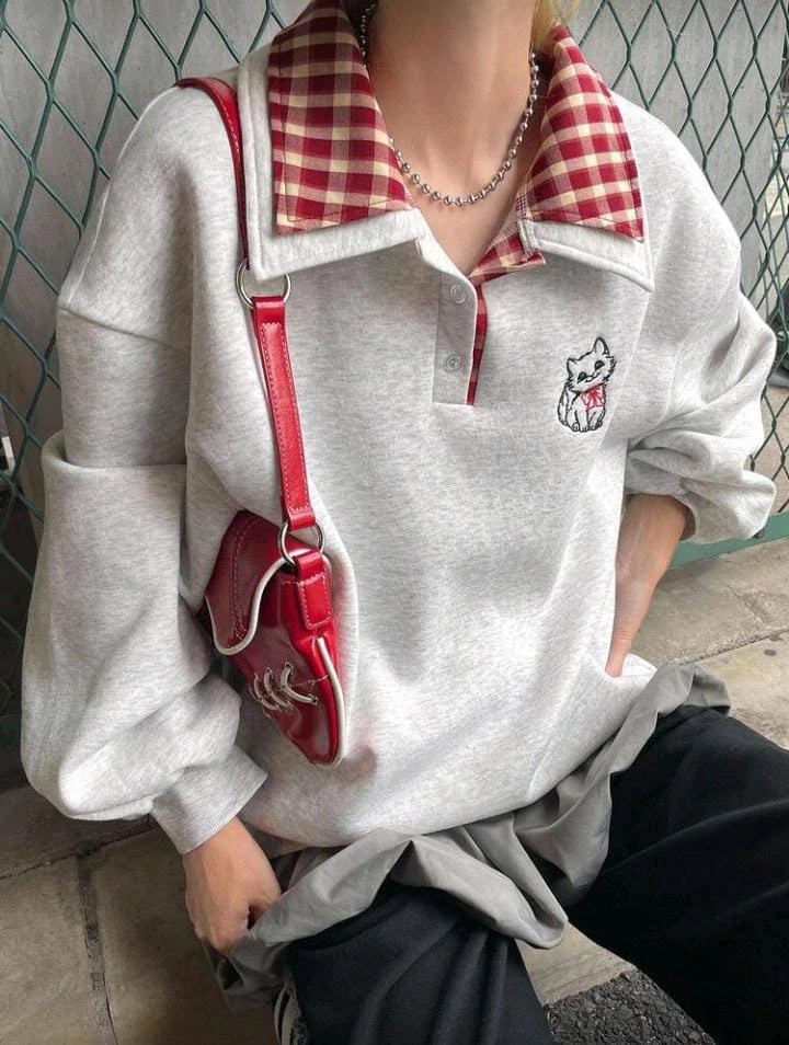 Women Grey Sweatshirt with Checkered Collar and Cat Embroidery – Casual Winter S