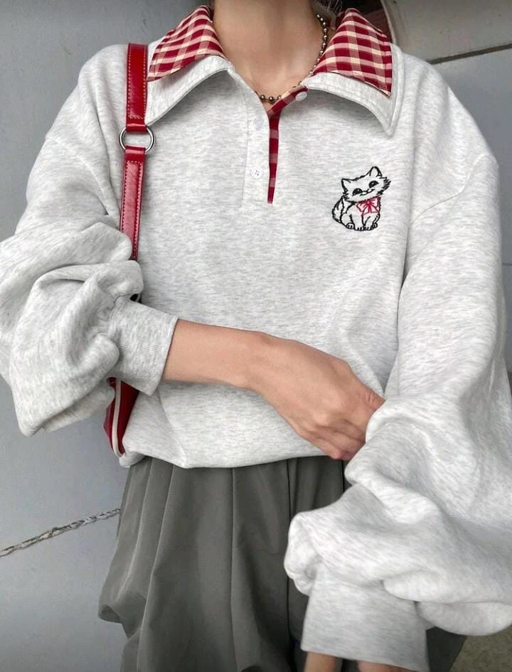 Women Grey Sweatshirt with Checkered Collar and Cat Embroidery – Casual Winter S
