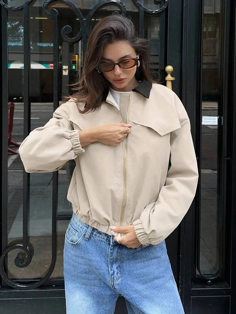 جاكيت نسائي مبطن بتصميم ريفي مع ياقة بلون مغاير - بيج