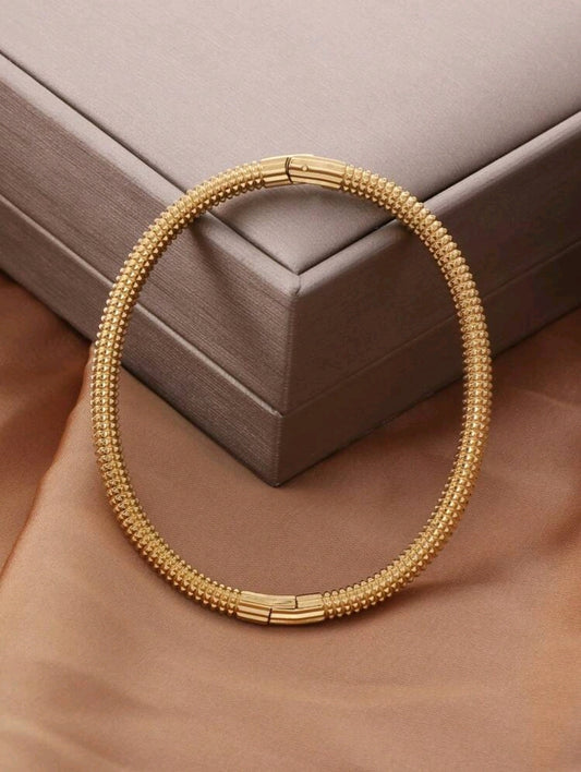 سوار نسائي من الستانلس ستيل المطلي بذهب عيار 18 قيراط - سوار مزخرف بمشبك إنفينيتي