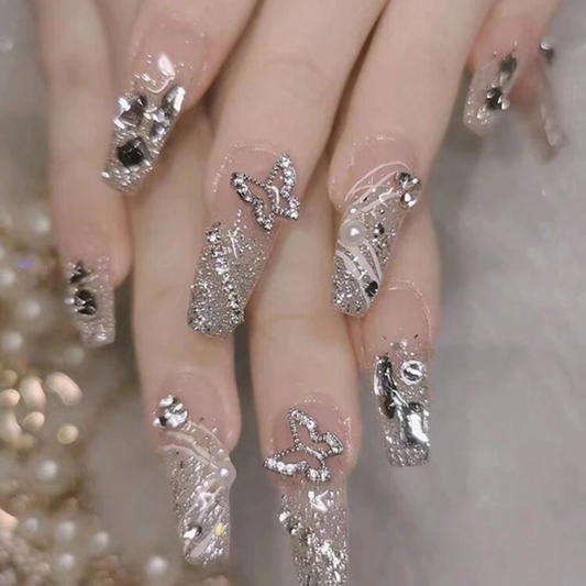 أظافر فاخرة قابلة للتركيب بتصميم فراشة من حجر الراين – طقم أظافر فضي لامع طويل
