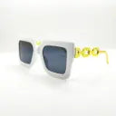 نظارات شمسية أنيقة بسلسلة - إطار مربع بعدسات متدرجة وأذرع صفراء جريئة