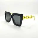 نظارات شمسية أنيقة بسلسلة - إطار مربع بعدسات متدرجة وأذرع صفراء جريئة