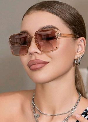 نظارات شمسية نسائية - تصميم عصري بإطار مربع وعدسات ملونة، متوفرة