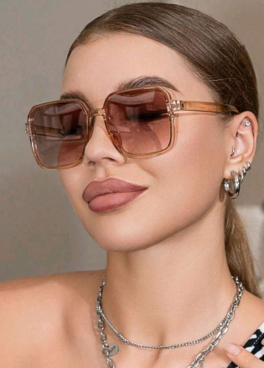 نظارات شمسية نسائية - تصميم عصري بإطار مربع وعدسات ملونة، متوفرة