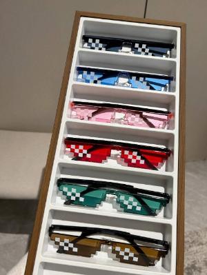 نظارات ألعاب بتصميم بكسل - قطعة أزياء فريدة وعصرية