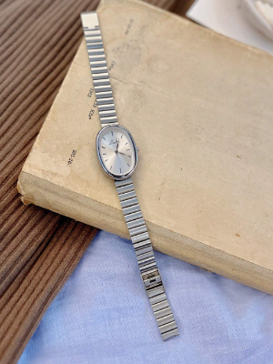 ساعة نسائية كلاسيكية بيضاوية الشكل - فضية اللون مصنوعة من الفولاذ المقاوم للصدأ