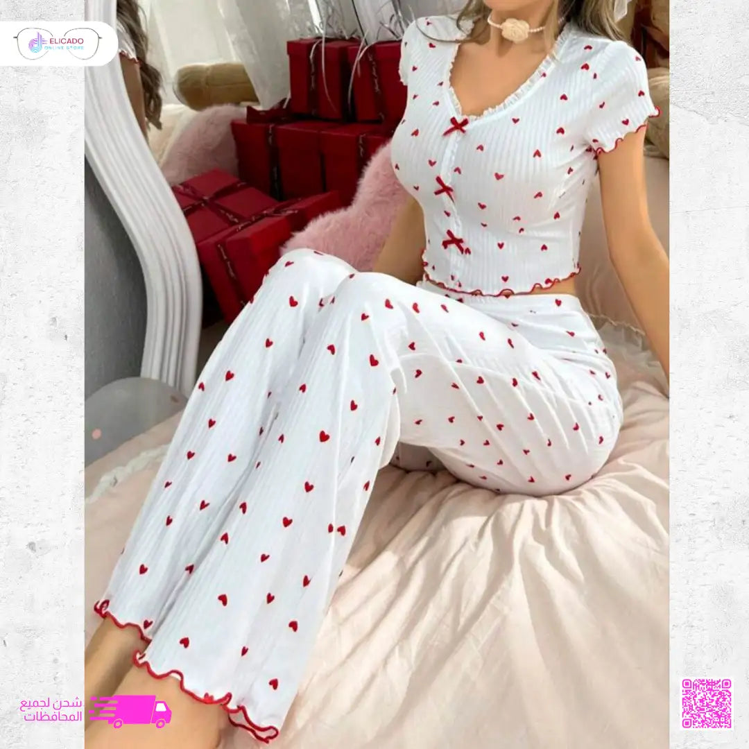 طقم بيجاما نسائي أبيض - بلوزة بحواف ملونة وطبعات قلوب حمراء، مع