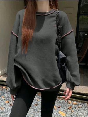 سويت شيرت رمادي داكن واسع - قطن بحواف وردية