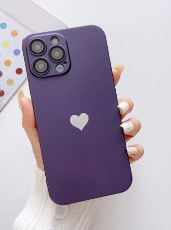 جراب هاتف بنفسجي مطفي مزين بقلب فضي – أنيق وبسيط