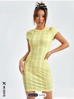 فستان قصير أصفر ضيق مزين بطبعة زهور صغيرة وأكمام قصيرة
