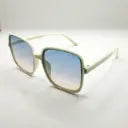 نظارات شمسية عصرية بألوان متعددة – إطلالة فريدة تناسب جميع المناسبات