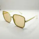 نظارات شمسية عصرية بألوان متعددة – إطلالة فريدة تناسب جميع المناسبات